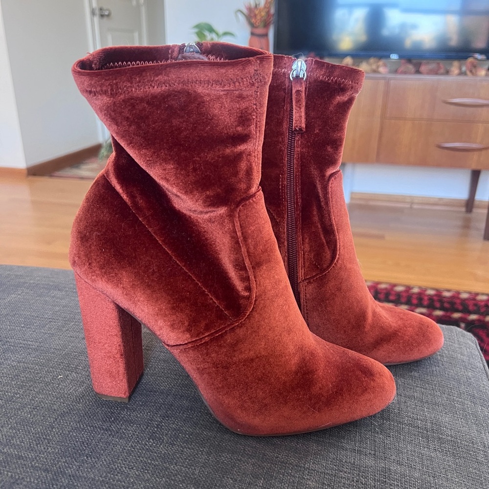 Steve Madden orange velvet boots